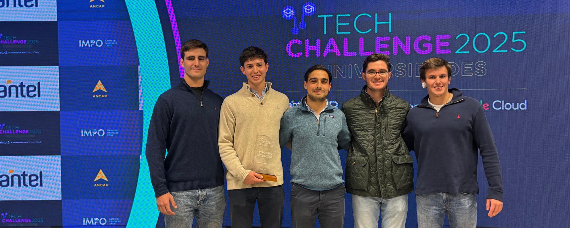 Estudiantes UM logran importantes premios en el Desafío IA Tech Challenge 2025 de ANTEL Estudiantes UM logran importantes premios en el Desafío IA Tech Challenge 2025 de ANTEL