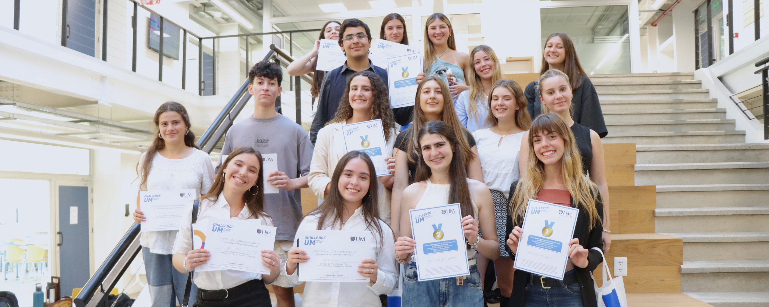 Preuniversitarios premiados por sus ensayos de Filosofía e Historia Preuniversitarios premiados por sus ensayos de Filosofía e Historia