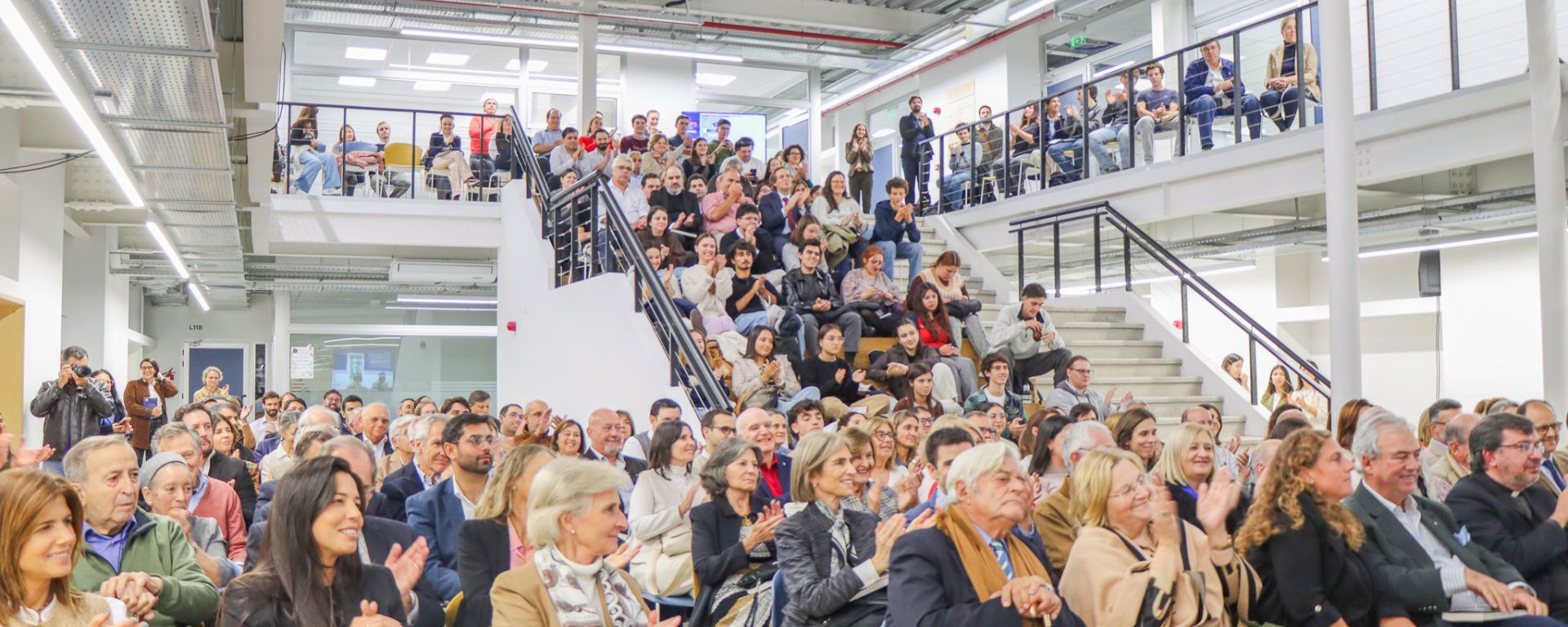 Panorámica del público durante el evento de la Presentación del libro Luis Alberto de Herrera un liderazgo político