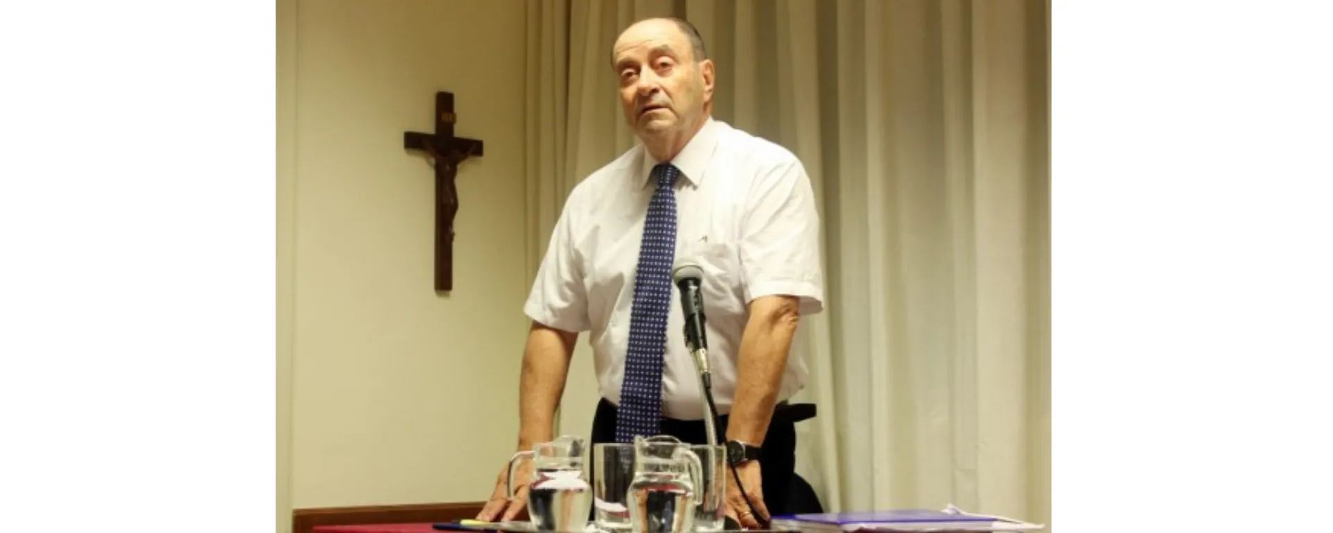 El Dr. Miguel Langon durante una clase en la UM. El Dr. Miguel Langon durante una clase en la UM.