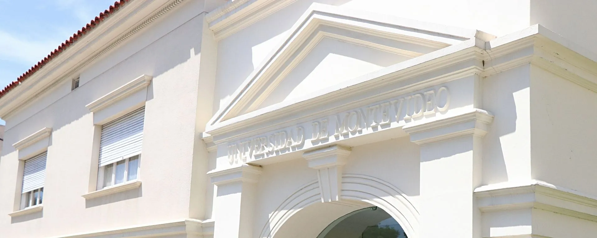 Fachada de la sede central de la UM Fachada de la sede central de la UM