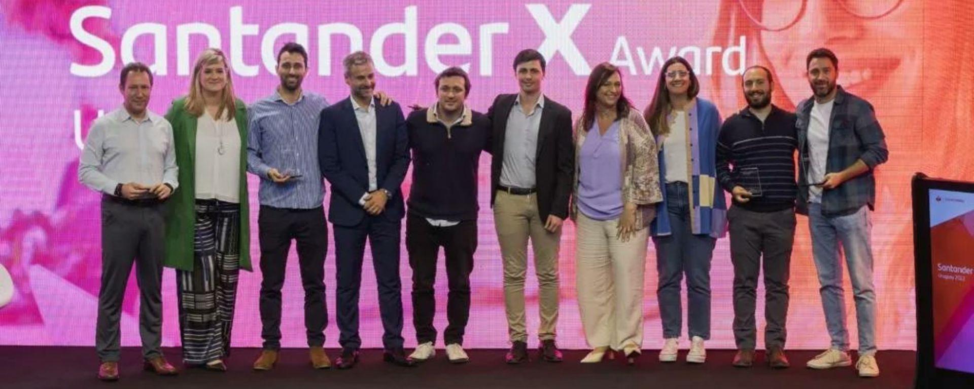 Initium presente en el Elevator Day Santander: grupo de finalistas posan con premios