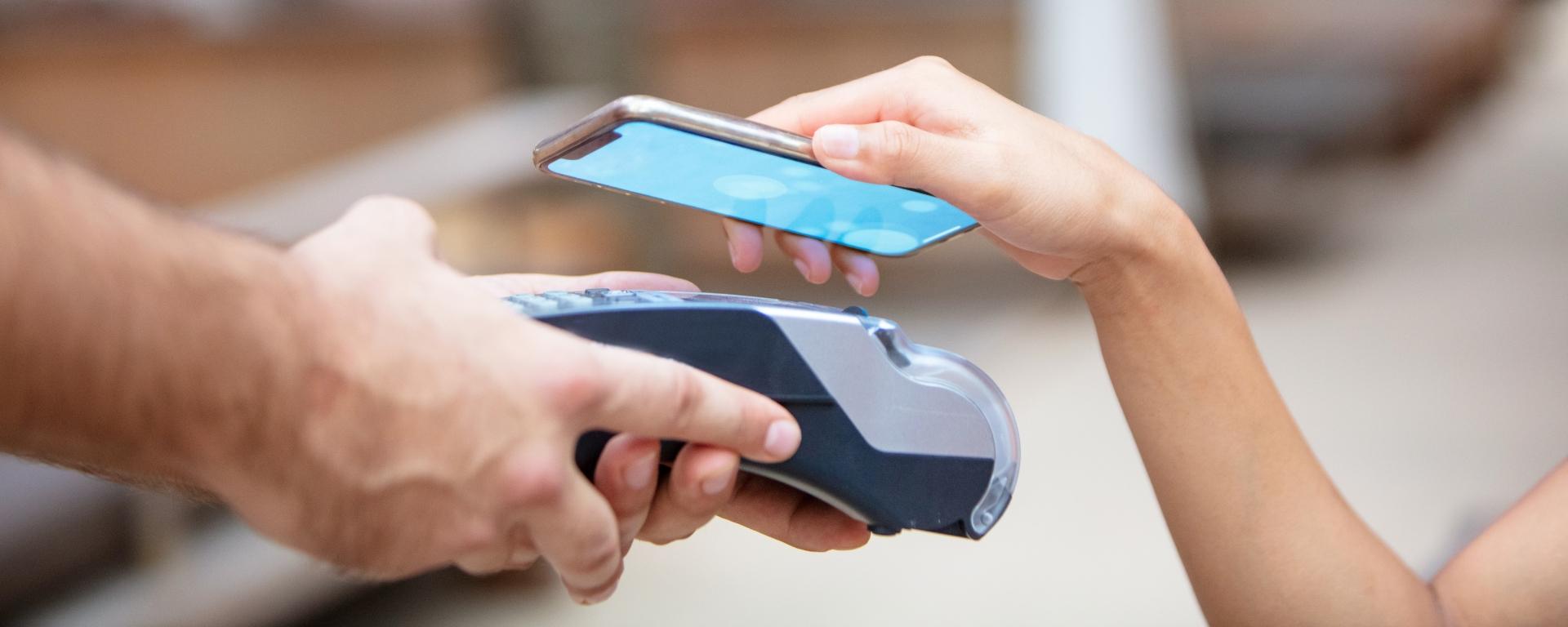 Alumnos de FIUM desarrollaron una aplicación para firmar documentos de forma digital, mediante tecnología NFC Alumnos de FIUM desarrollaron una aplicación para firmar documentos de forma digital, mediante tecnología NFC