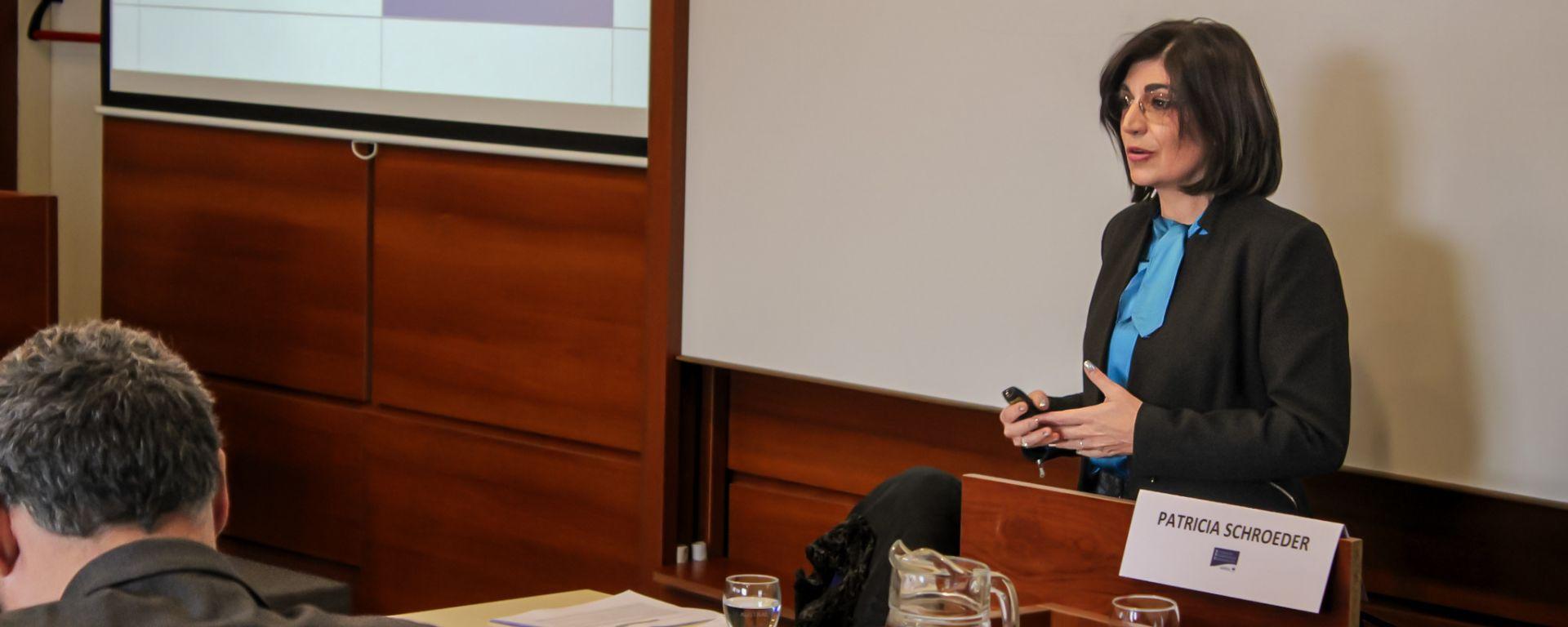 Patricia Schroeder recibió su título de doctorado Patricia Schroeder recibió su título de doctorado